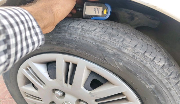 2011 Hyundai Santro Xing GLS, CNG, Manual, 1,01,465 km, tyre