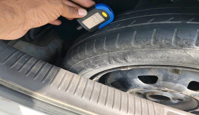 2011 Hyundai Santro Xing GLS, CNG, Manual, 1,01,465 km, tyre