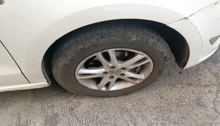 2011 Skoda Rapid AMBITION 1.6 TDI CR MT, Diesel, Manual, 3,04,413 km, tyre