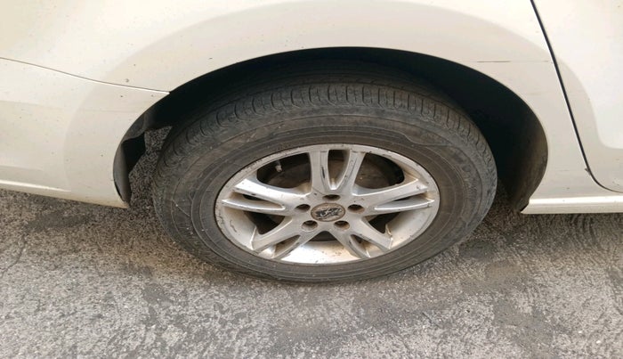 2011 Skoda Rapid AMBITION 1.6 TDI CR MT, Diesel, Manual, 3,04,413 km, tyre