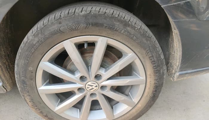 2019 Volkswagen Vento 1.2 TSI HIGHLINE PLUS AT, Petrol, Automatic, 1,16,563 km, tyre