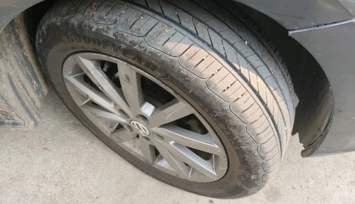 2019 Volkswagen Vento 1.2 TSI HIGHLINE PLUS AT, Petrol, Automatic, 1,16,563 km, tyre