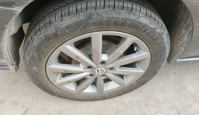 2019 Volkswagen Vento 1.2 TSI HIGHLINE PLUS AT, Petrol, Automatic, 1,16,563 km, tyre