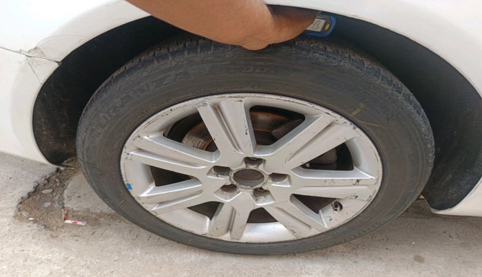 2008 Audi A4 2.0 TDI, Diesel, Automatic, 1,30,207 km, tyre