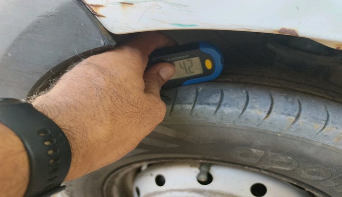 2011 Maruti Alto LXI, CNG, Manual, 80,511 km, tyre