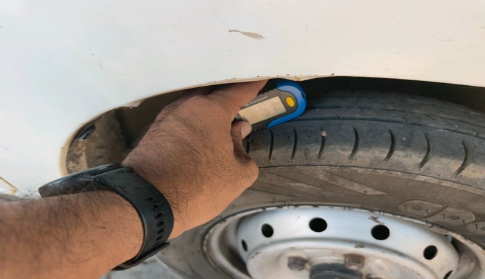 2011 Maruti Alto LXI, CNG, Manual, 80,511 km, tyre