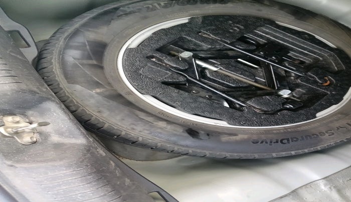 2016 Hyundai New Elantra 1.8 S VTVT, Petrol, Manual, 65,589 km, tyre