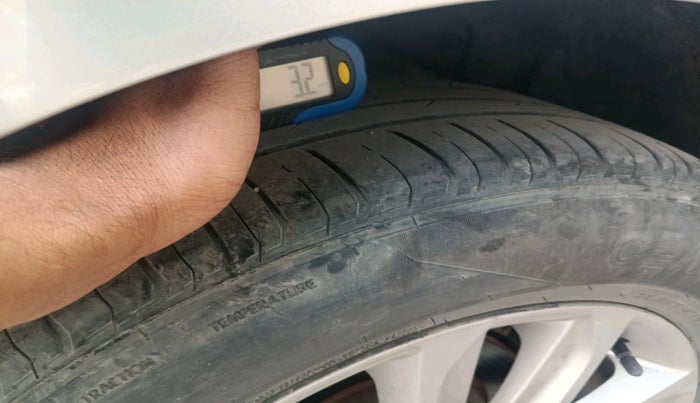 2016 Hyundai New Elantra 1.8 S VTVT, Petrol, Manual, 65,589 km, tyre