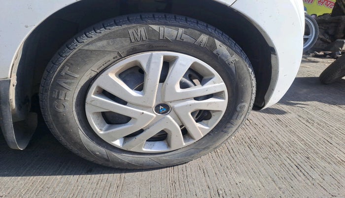 2017 Datsun Redi Go GOLD LIMITED EDITION, Petrol, Manual, 41,393 km, tyre