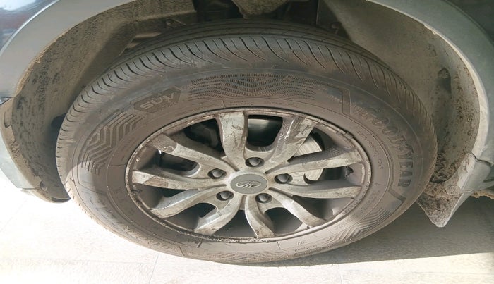 2016 Mahindra XUV500 W10 1.99, Diesel, Manual, 1,37,049 km, tyre