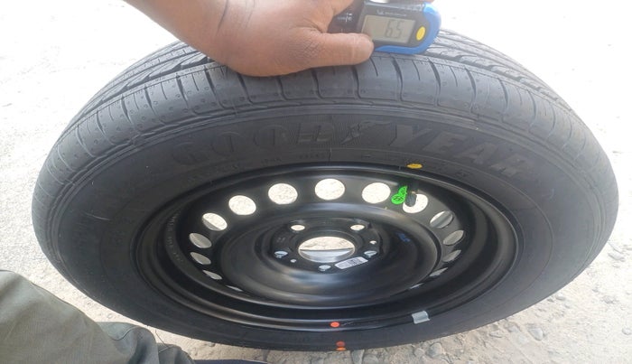 2024 Hyundai VENUE S 1.2, Petrol, Manual, 15,361 km, tyre