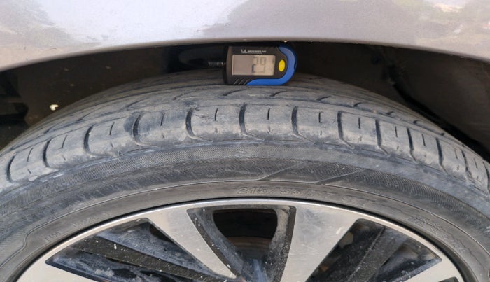 2023 Toyota Innova Crysta 2.4 GX 7STR, Diesel, Manual, 30,172 km, tyre