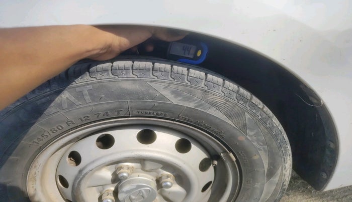 2017 Hyundai Eon ERA +, CNG, Manual, 1,20,536 km, tyre