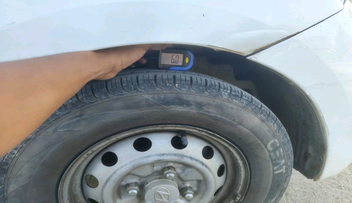 2017 Hyundai Eon ERA +, CNG, Manual, 1,20,536 km, tyre