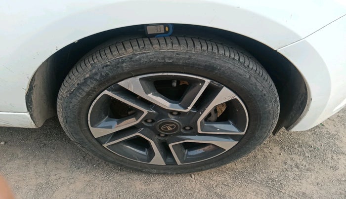 2017 Tata TIGOR XZ (O) PETROL, Petrol, Manual, 60,889 km, tyre