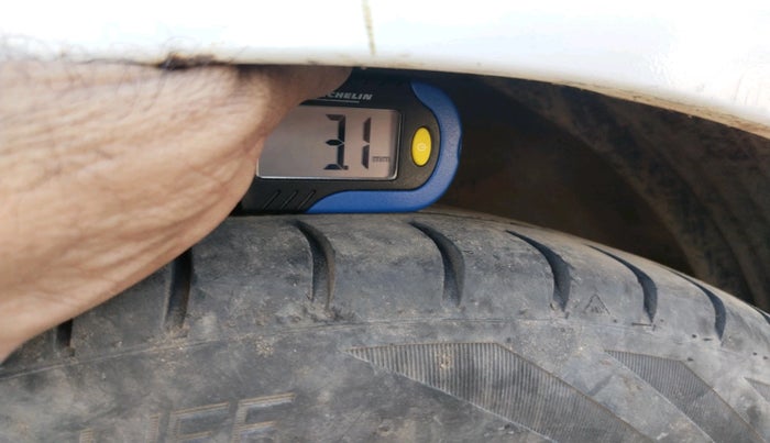 2018 Hyundai Eon ERA +, CNG, Manual, 73,756 km, tyre