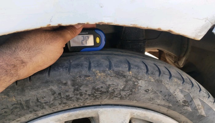 2018 Hyundai Eon ERA +, CNG, Manual, 73,756 km, tyre