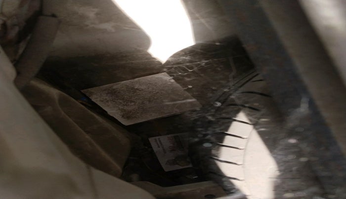 2018 Hyundai Eon ERA +, CNG, Manual, 73,756 km, tyre