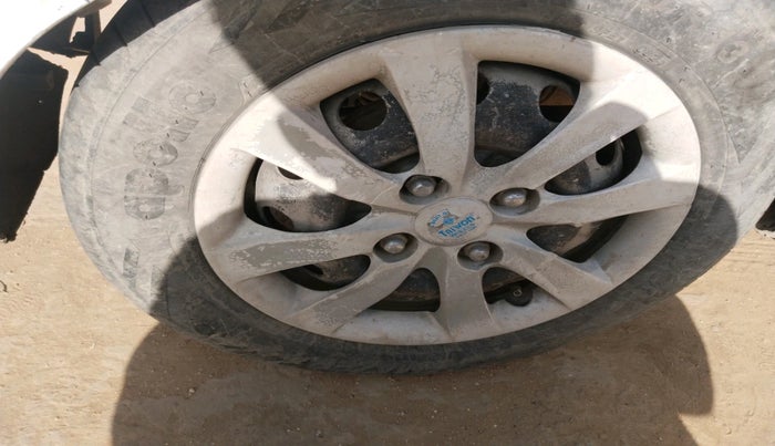 2018 Hyundai Eon ERA +, CNG, Manual, 73,756 km, tyre