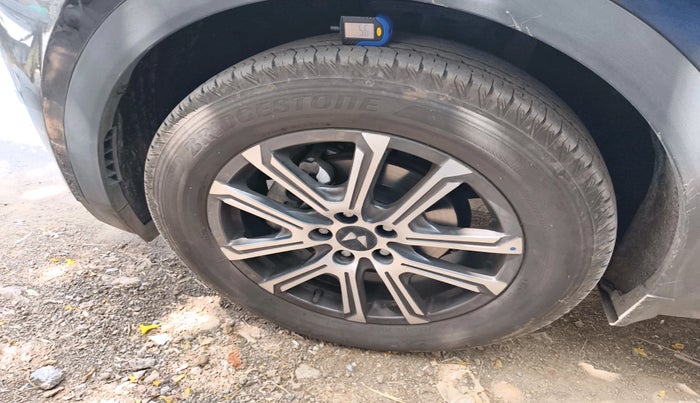 2025 Mahindra XUV700 AX 7 D AT 7 STR, Diesel, Automatic, 11,425 km, tyre