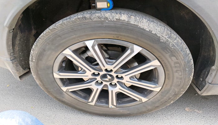 2025 Mahindra XUV700 AX 7 D AT 7 STR, Diesel, Automatic, 11,425 km, tyre