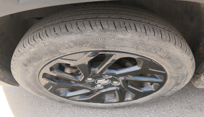 2023 Maruti FRONX DELTA PLUS 1.2L AGS, Petrol, Automatic, 52,169 km, tyre