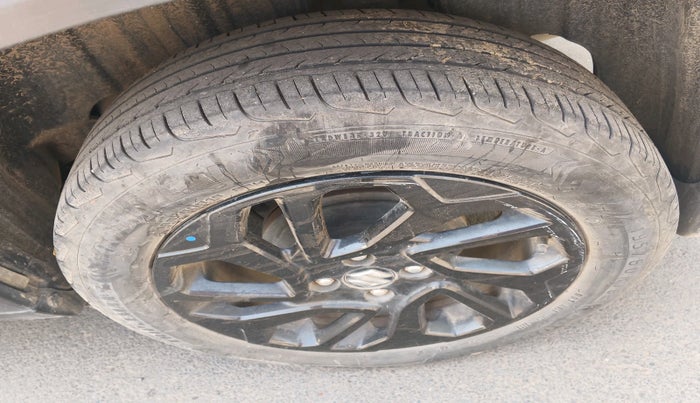 2023 Maruti FRONX DELTA PLUS 1.2L AGS, Petrol, Automatic, 52,169 km, tyre