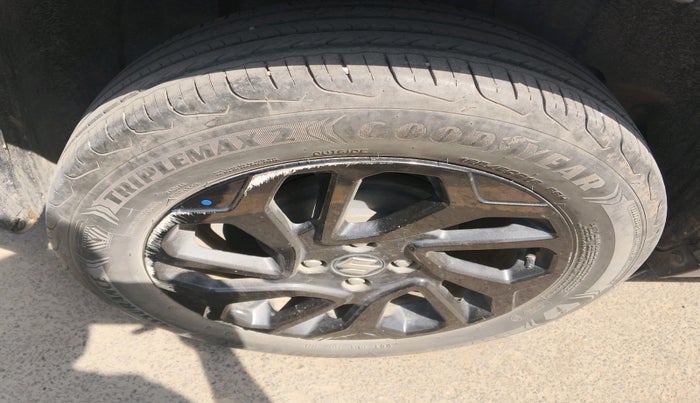 2023 Maruti FRONX DELTA PLUS 1.2L AGS, Petrol, Automatic, 52,169 km, tyre