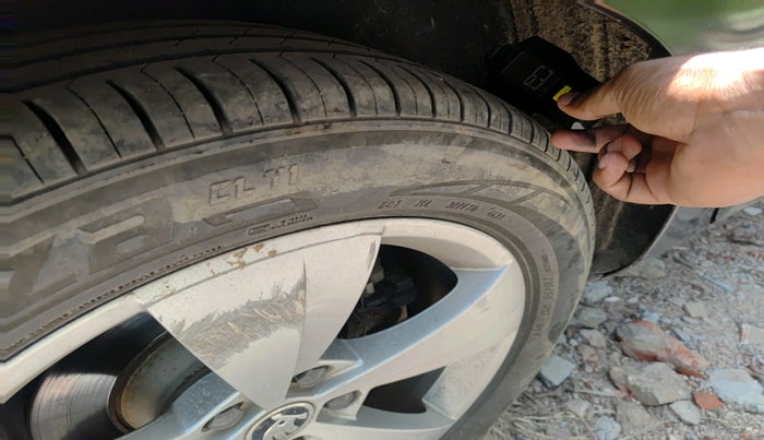 2017 Skoda Superb STYLE 1.8 TSI AT, Petrol, Automatic, 54,905 km, tyre