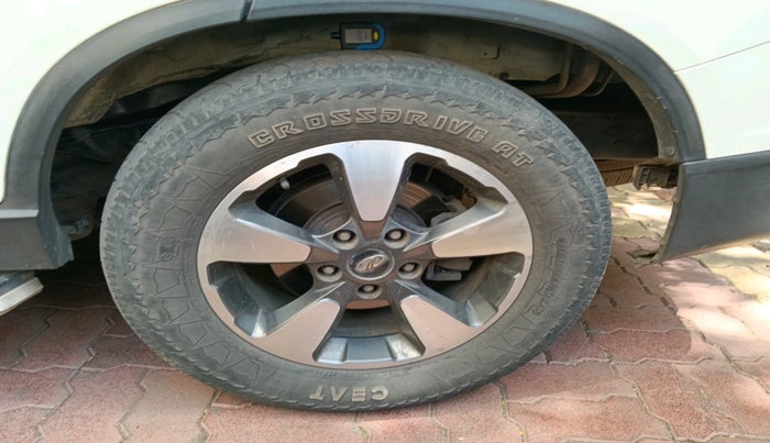 2018 Mahindra ALTURAS G4 4WD AT, Diesel, Automatic, 1,85,382 km, tyre