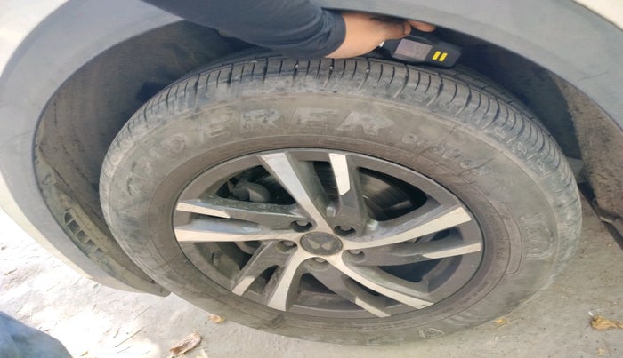 2022 Mahindra XUV700 AX 5 P MT 7 STR, Petrol, Manual, 19,210 km, tyre