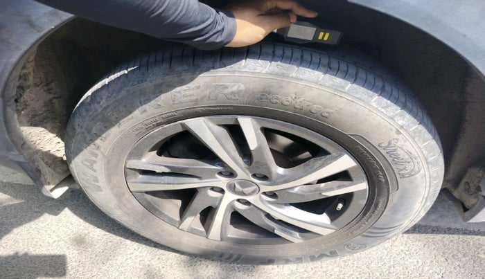 2022 Mahindra XUV700 AX 5 P MT 7 STR, Petrol, Manual, 19,210 km, tyre