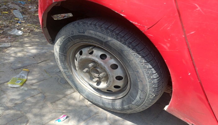 2011 Hyundai i10 MAGNA 1.2, Petrol, Manual, 1,20,585 km, tyre