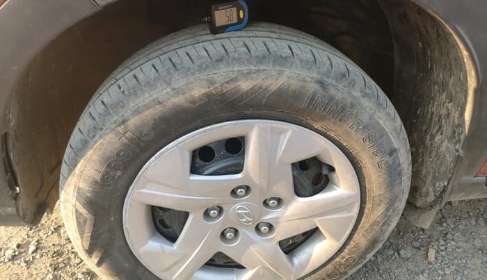 2020 Hyundai VENUE S 1.2, Petrol, Manual, 25,143 km, tyre