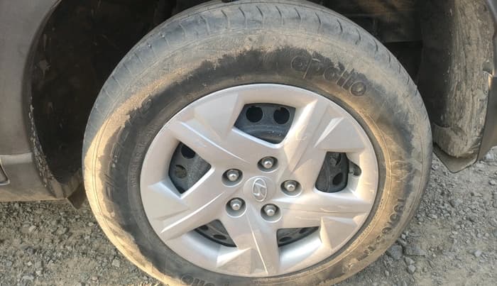 2020 Hyundai VENUE S 1.2, Petrol, Manual, 25,143 km, tyre