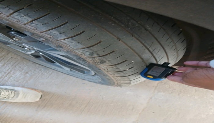 2022 Hyundai Creta E 1.5 PETROL, Petrol, Manual, 53,705 km, tyre