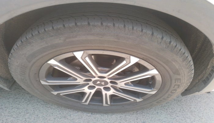 2024 Mahindra XUV700 AX 7 P AT 7 STR, Petrol, Automatic, 15,081 km, tyre