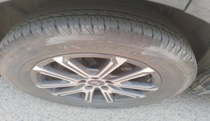 2024 Mahindra XUV700 AX 7 P AT 7 STR, Petrol, Automatic, 15,081 km, tyre