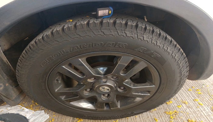 2017 Tata Hexa XT 4X2 7 STR, Diesel, Manual, 1,10,894 km, tyre