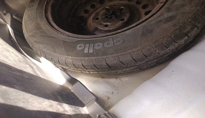 2023 Hyundai VENUE S 1.2, Petrol, Manual, 32,065 km, tyre