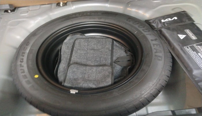 2022 KIA SONET HTX 1.5 AT, Diesel, Automatic, 20,636 km, tyre