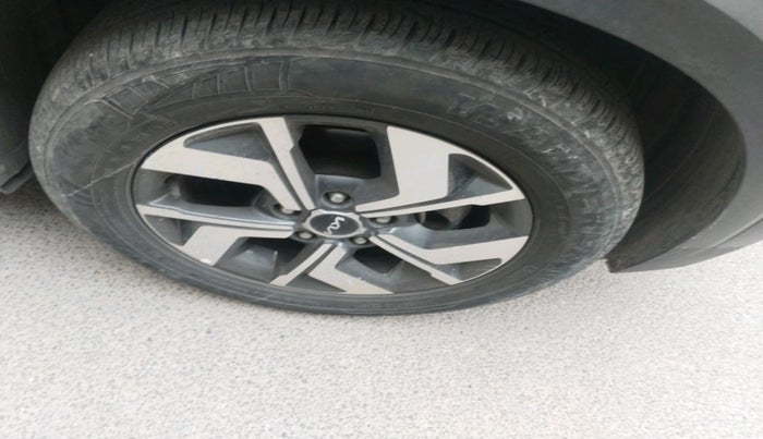 2022 KIA SONET HTX 1.5 AT, Diesel, Automatic, 20,636 km, tyre