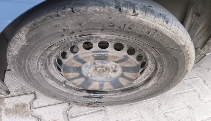 2017 Maruti Baleno DELTA PETROL 1.2, CNG, Manual, 1,86,000 km, tyre