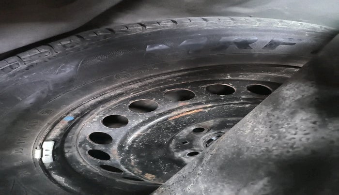 2017 Maruti Baleno DELTA PETROL 1.2, CNG, Manual, 1,86,000 km, tyre