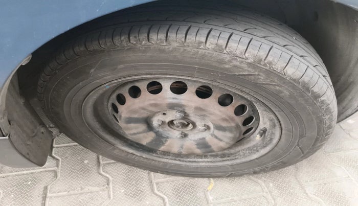 2017 Maruti Baleno DELTA PETROL 1.2, CNG, Manual, 1,86,000 km, tyre