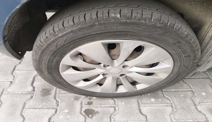 2017 Maruti Baleno DELTA PETROL 1.2, CNG, Manual, 1,86,000 km, tyre