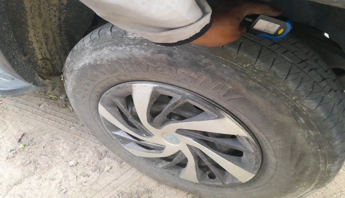 2015 Mahindra TUV300 T6 PLUS, Diesel, Manual, 1,45,606 km, tyre