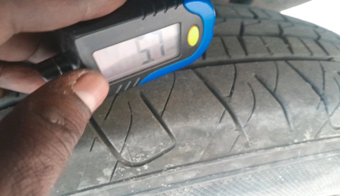 2015 Mahindra TUV300 T6 PLUS, Diesel, Manual, 1,45,606 km, tyre