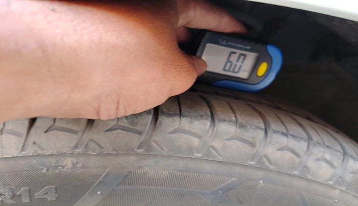 2015 Hyundai Xcent S 1.2, CNG, Manual, 2,69,565 km, tyre