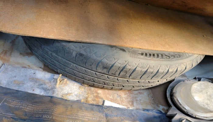 2015 Hyundai Xcent S 1.2, CNG, Manual, 2,69,565 km, tyre